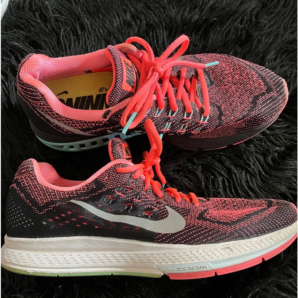 NIKE